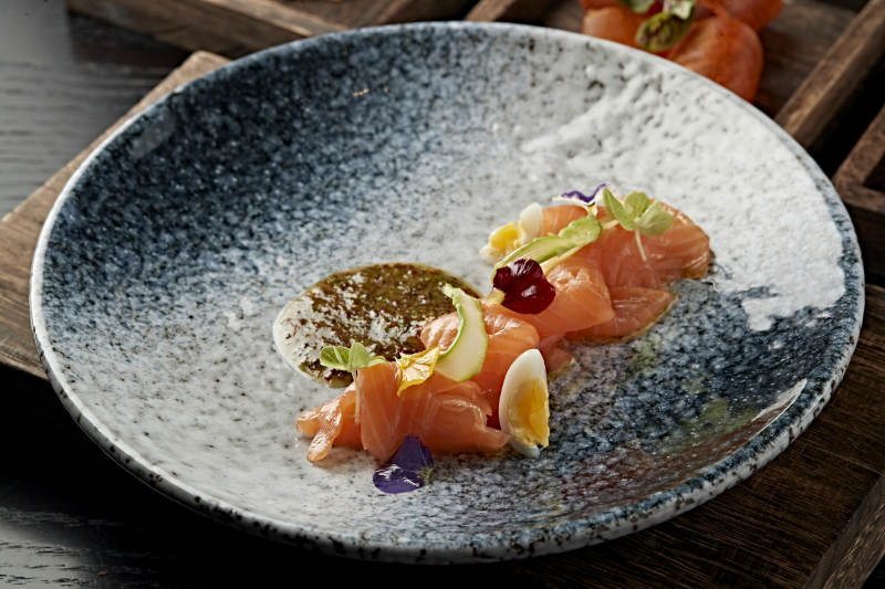精致三文鱼刺身