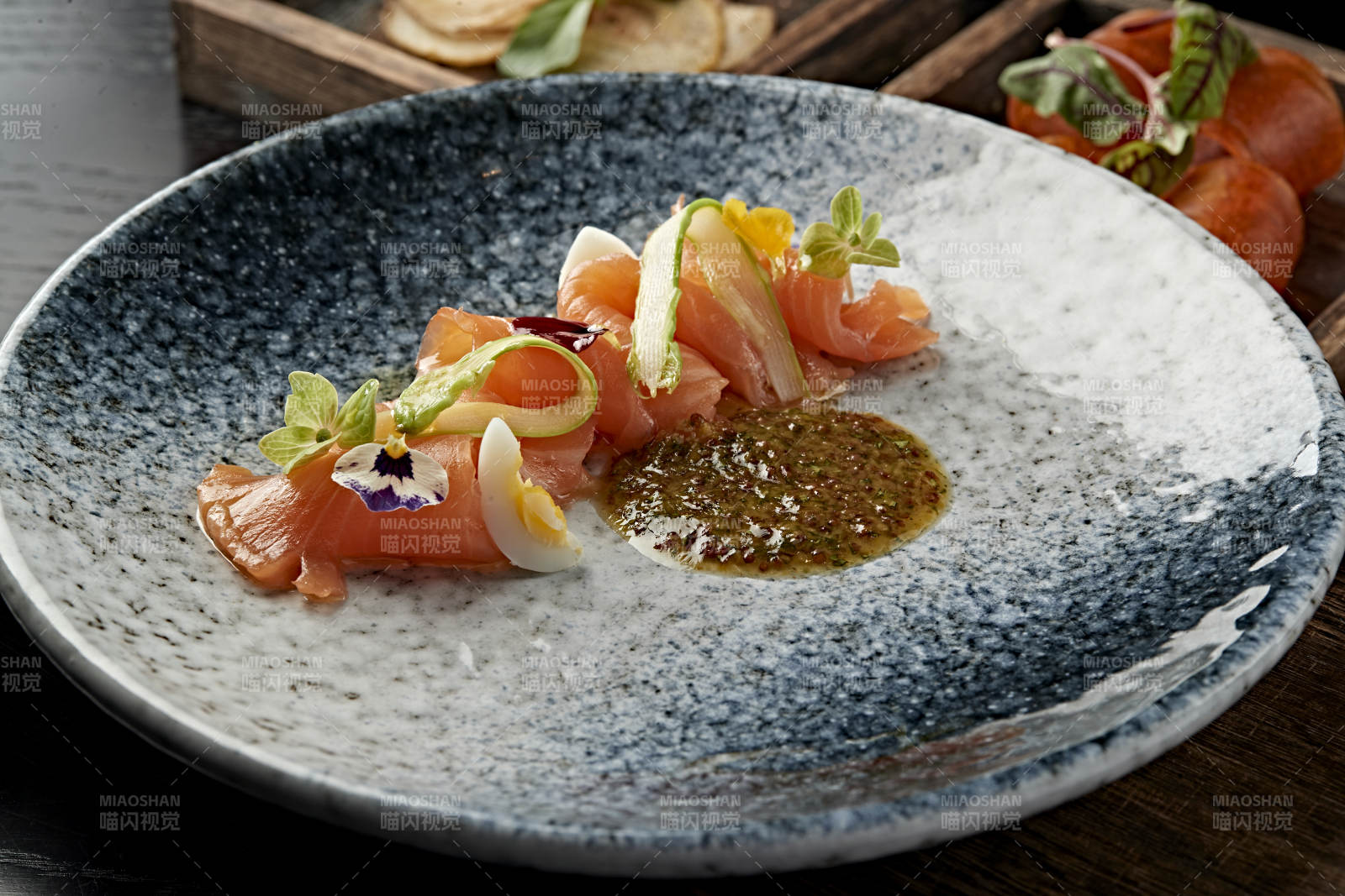 精致三文鱼刺身