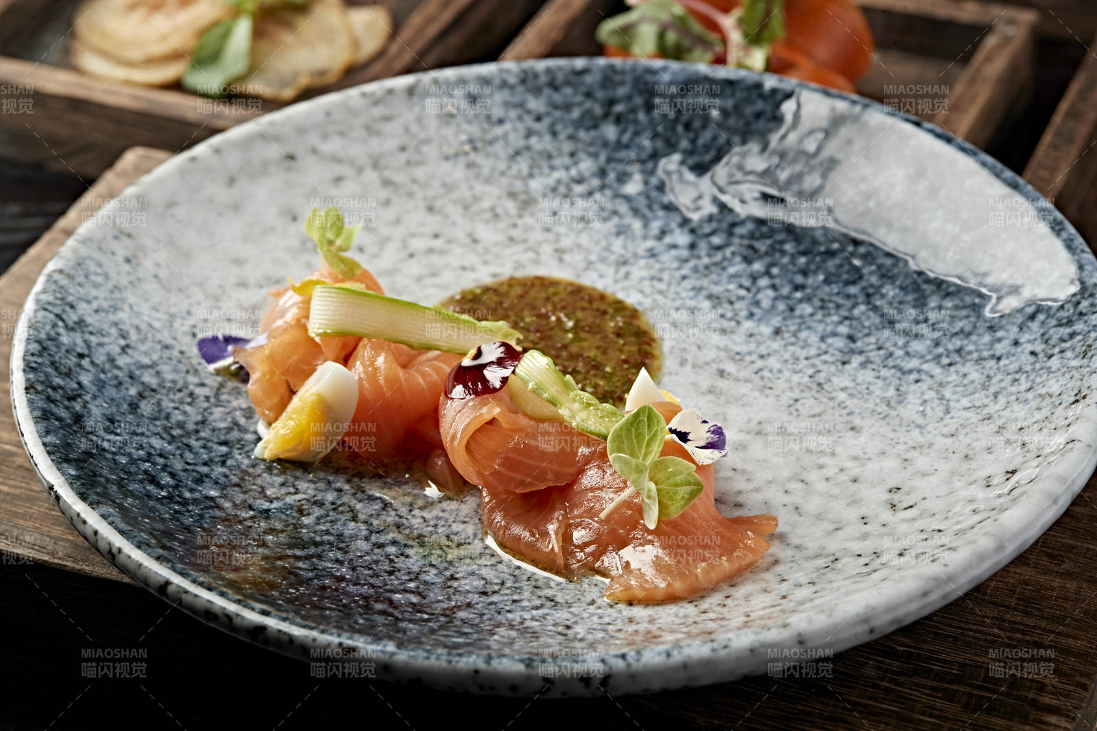 精致三文鱼料理