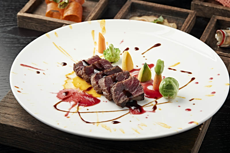 精致牛排艺术摆盘