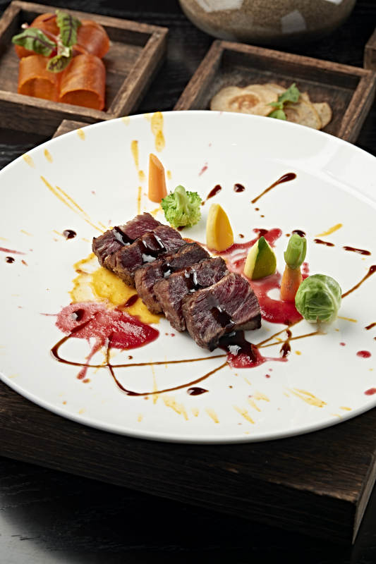 精致牛排艺术摆盘