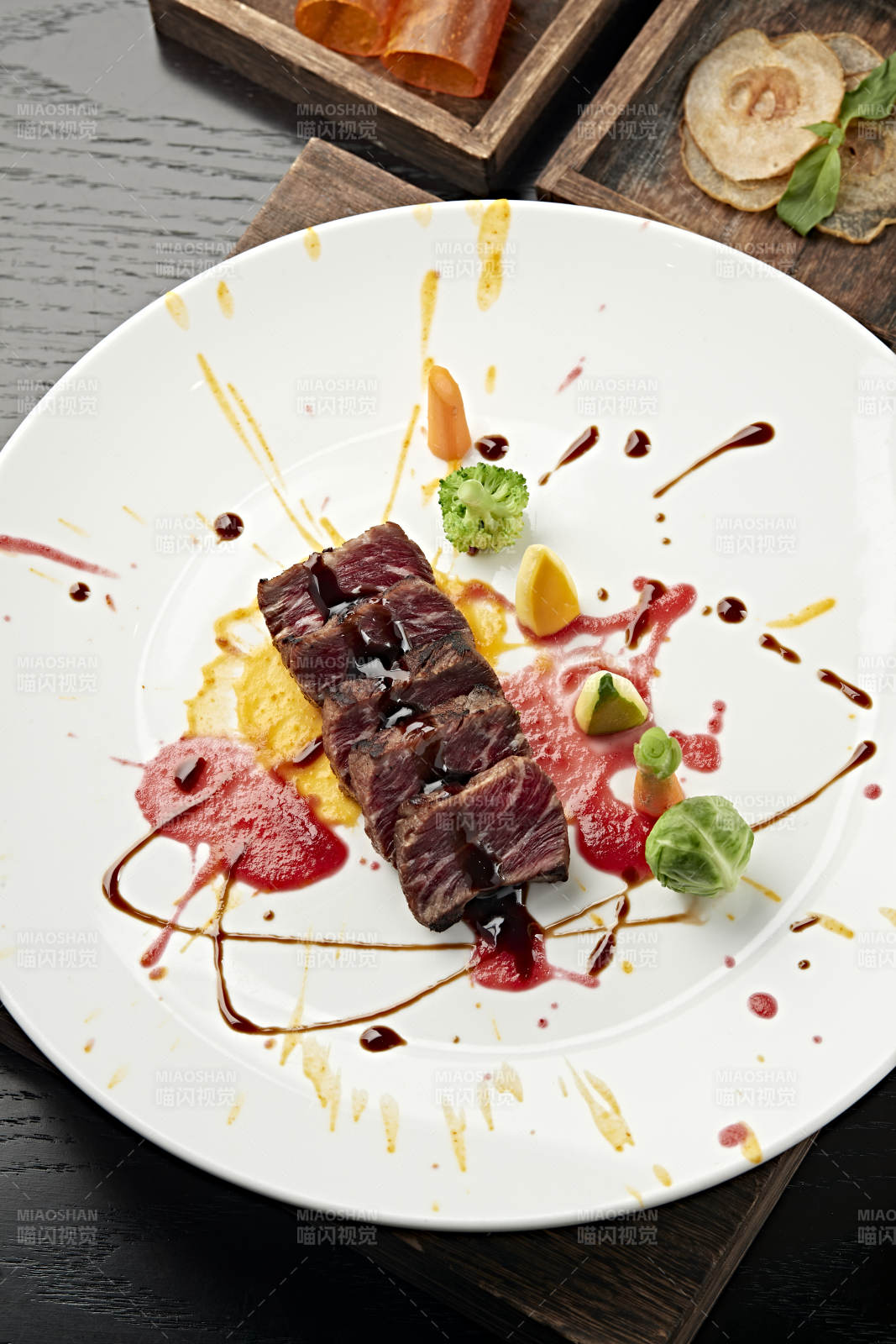 精致牛排艺术摆盘
