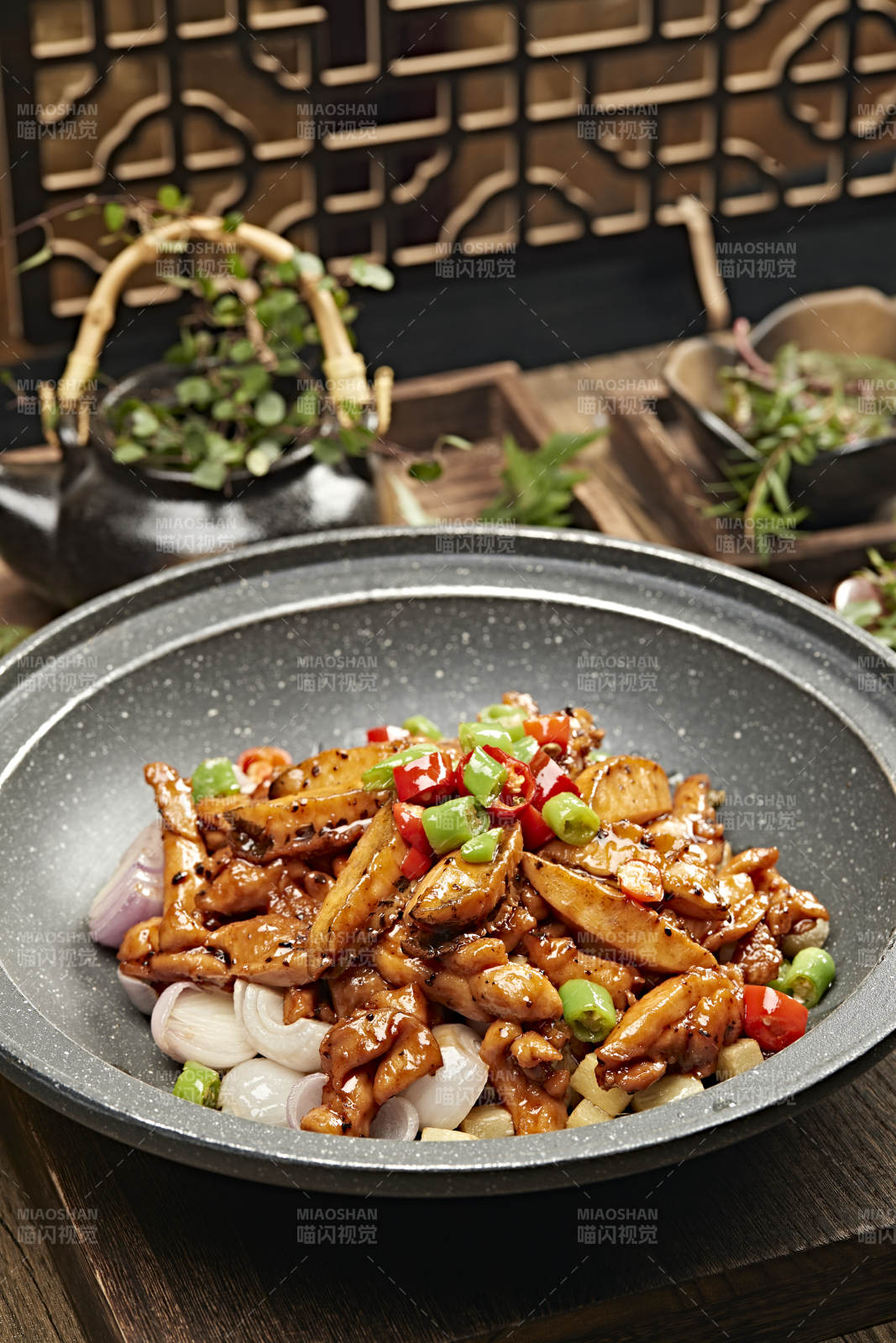 石锅香辣鲍鱼鸡腿肉