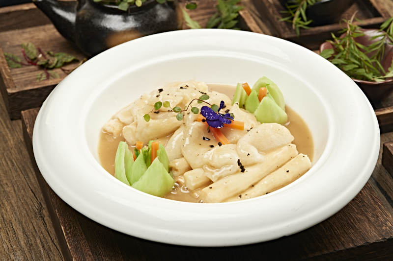 浓汤鱼肚花胶铁棍山药