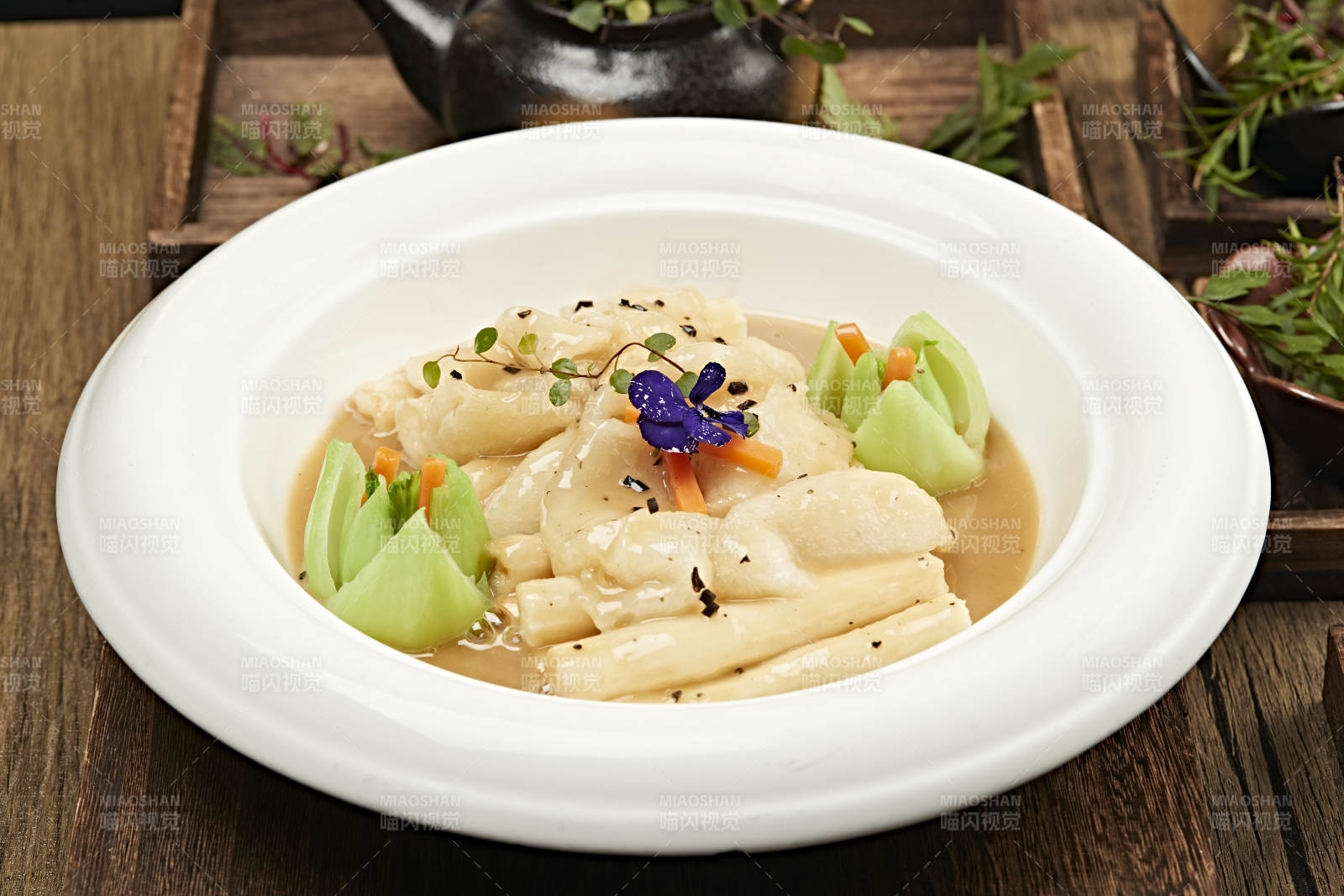 浓汤鱼肚花胶铁棍山药