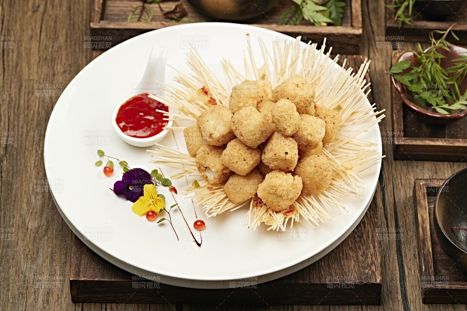 金黃酥球配彩花