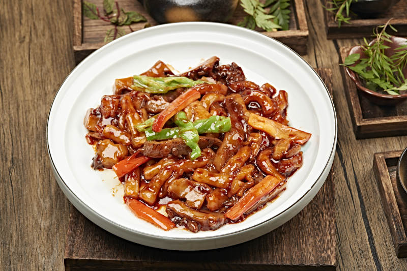 彩椒红烧梅花参