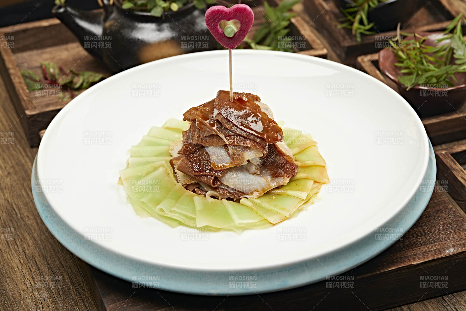 浇汁莴笋凉拌毛肚片