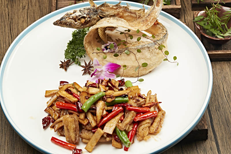 香辣魚塊配煎魚頭