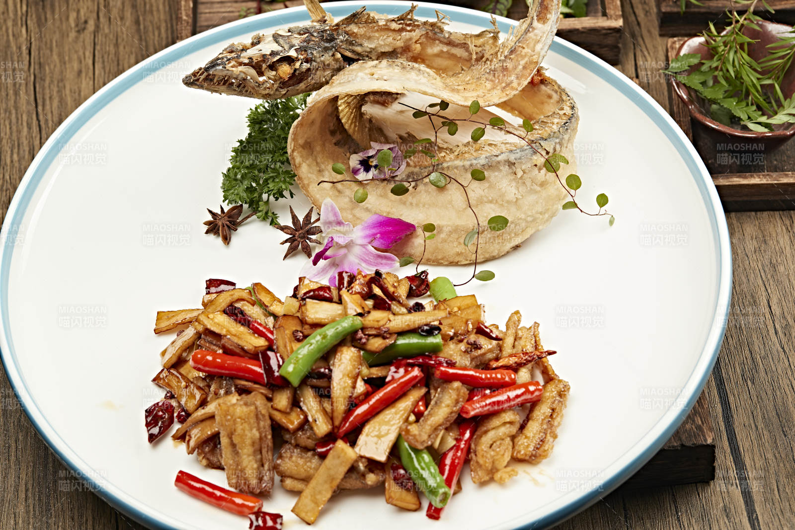 香辣魚(yú)塊配煎魚(yú)頭