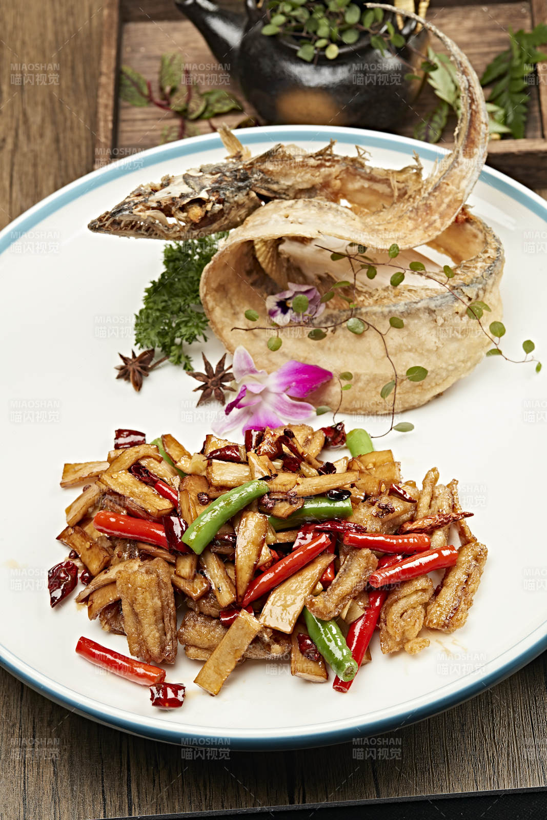 香辣鱼肚配青红椒