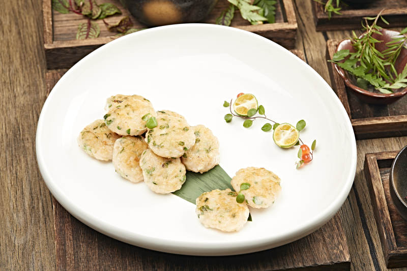 香煎虾饼配青菜