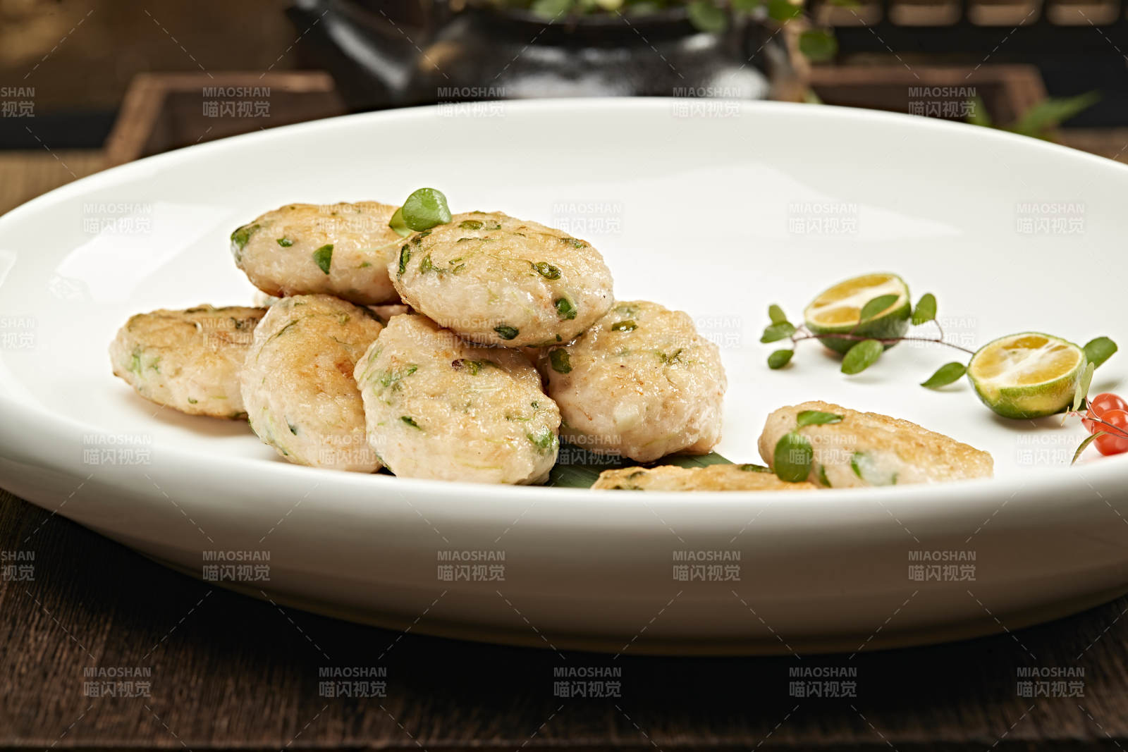 香煎蝦餅配青檸