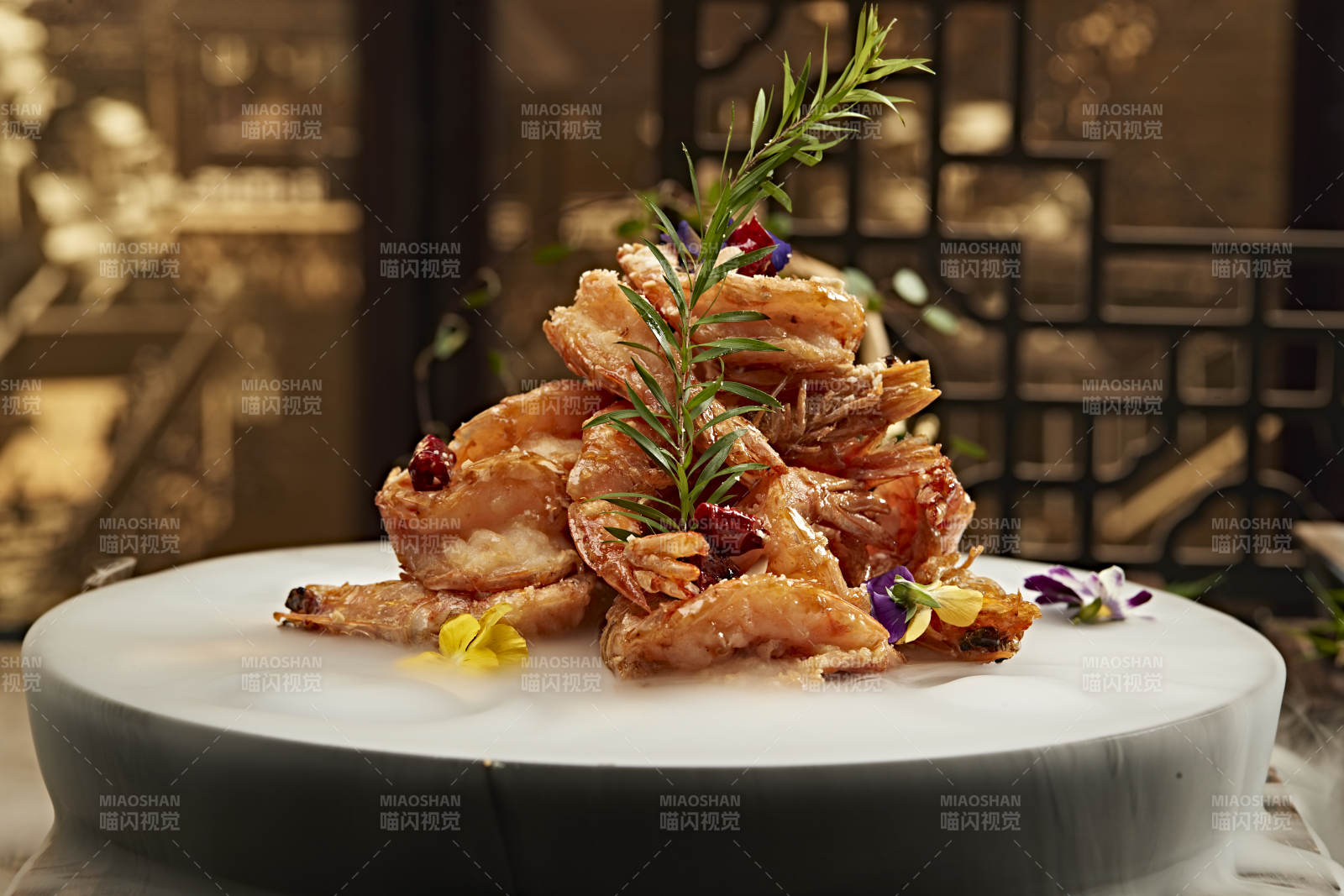 金箔虾球艺术摆盘