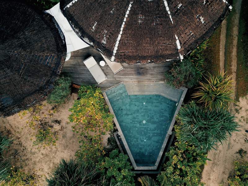 泰国普吉岛空中俯瞰泳池庭院