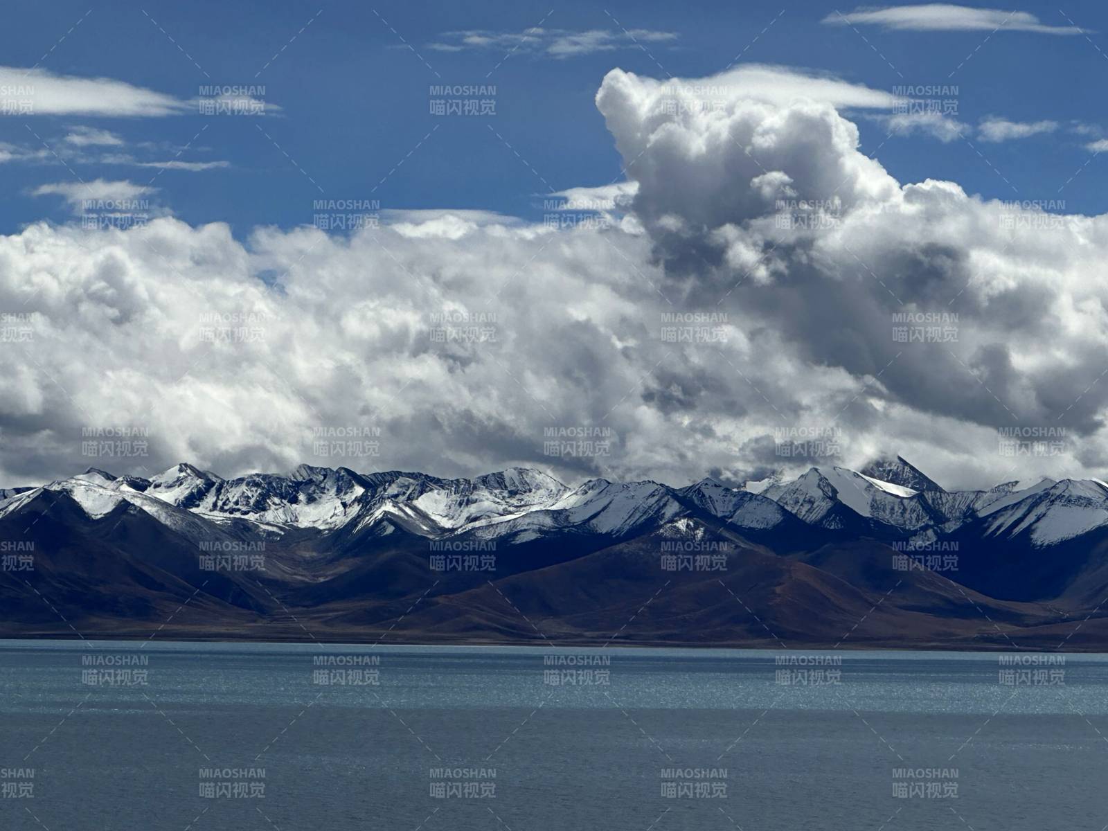 西藏雪山湖光云影