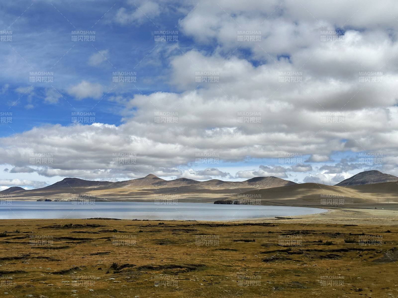 西藏高原湖光山色