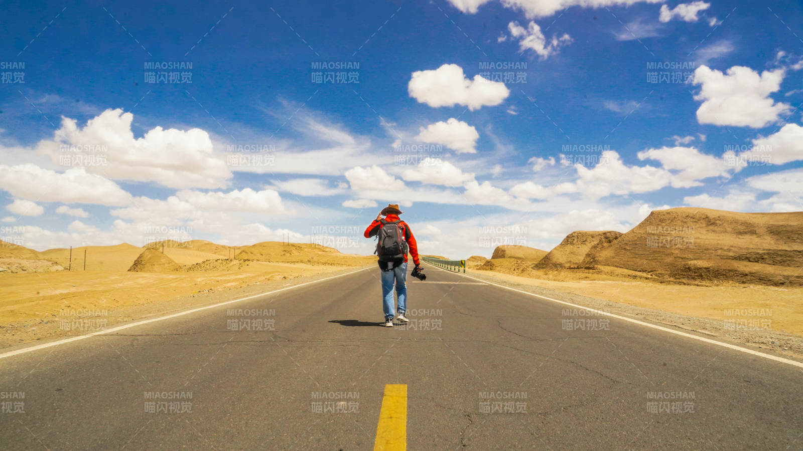 青海G315國(guó)道U型沙漠公路行者