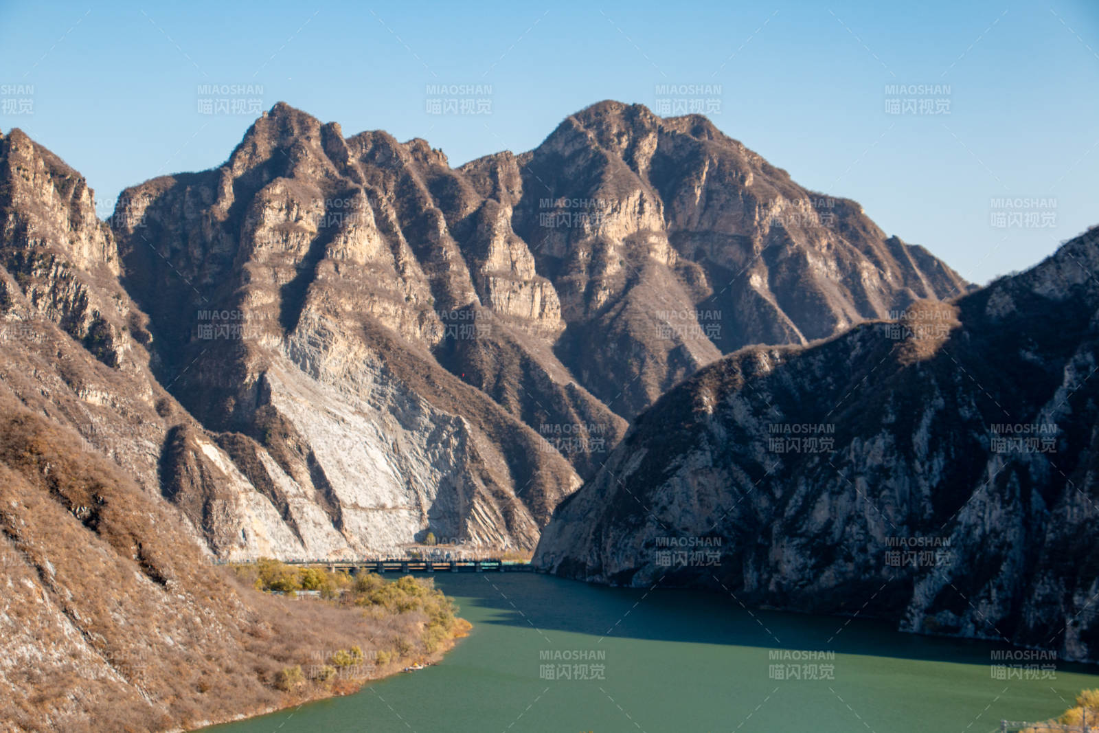 永定河峡谷碧水映群山