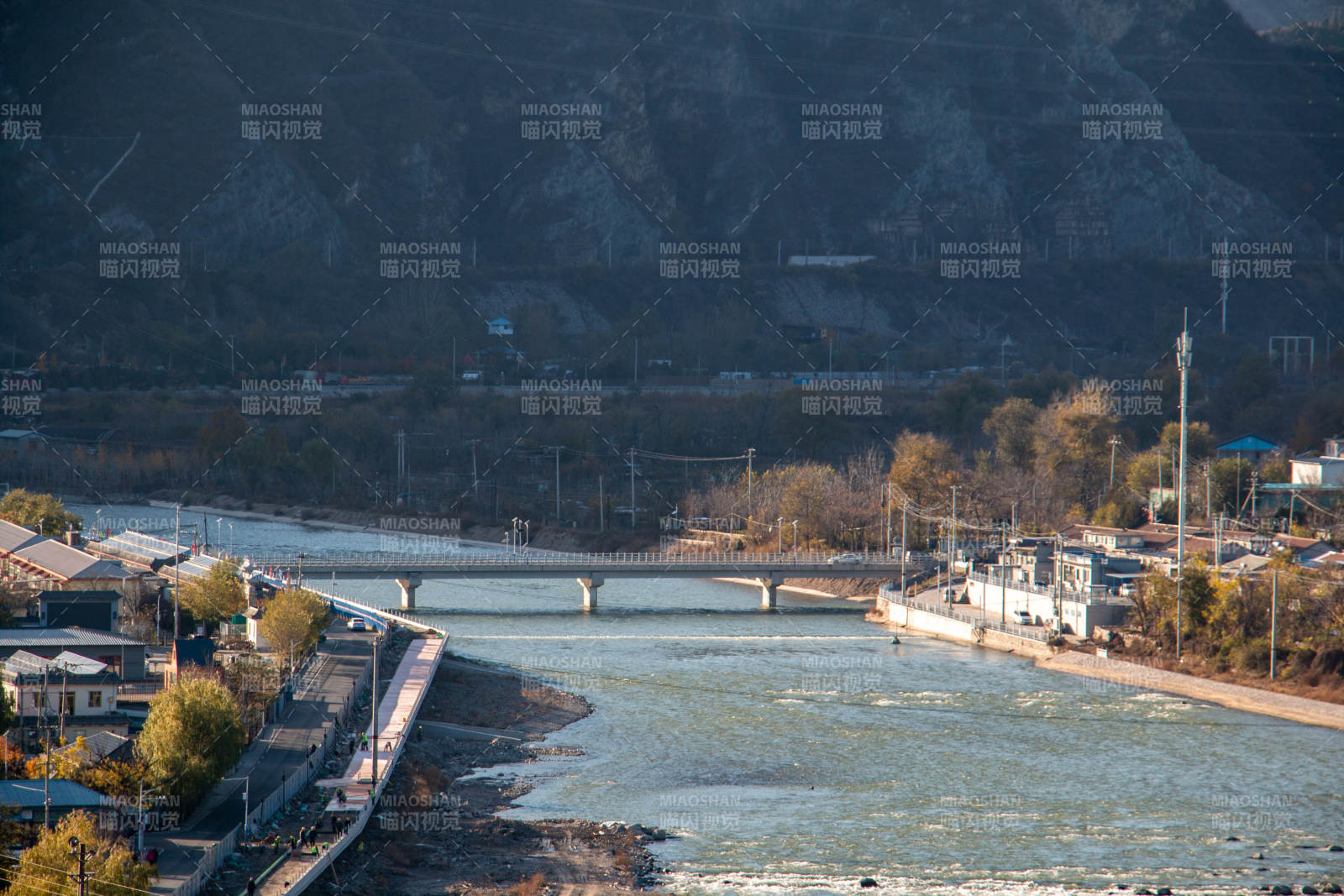 永定河山間河流與小鎮風光
