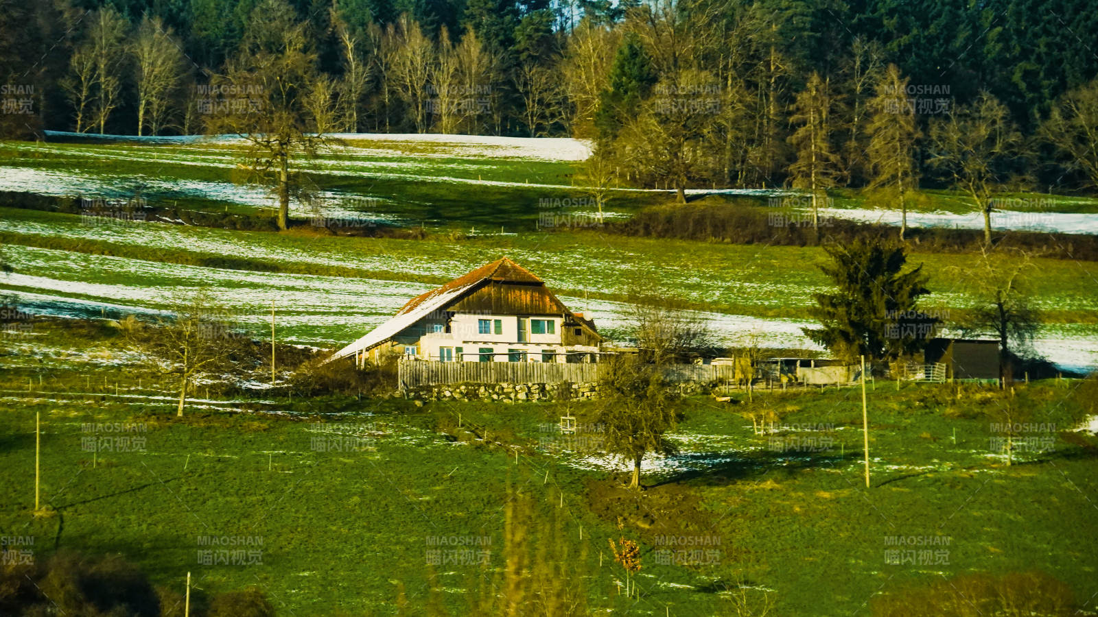 阿尔卑斯山区冬日田园小屋