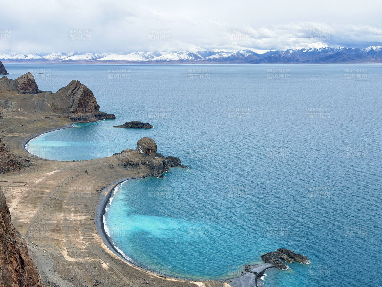 碧海蓝天 雪山环绕