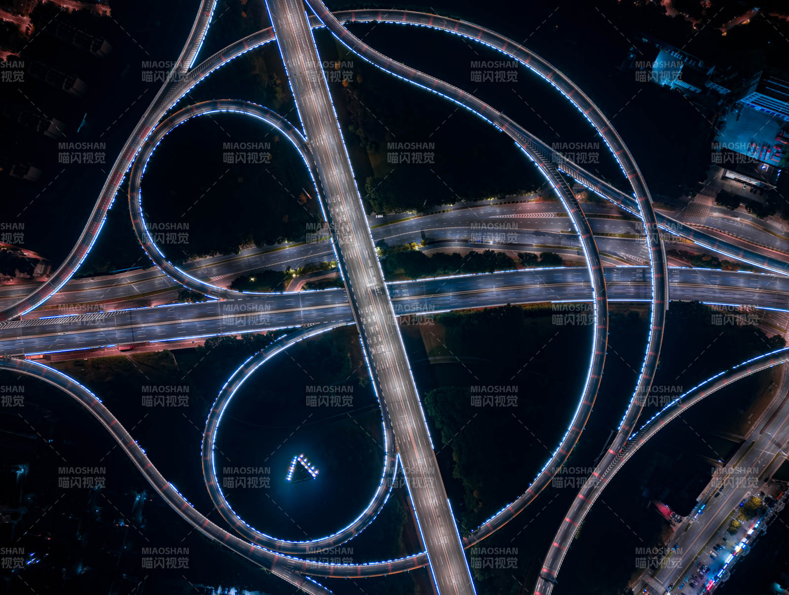 夜幕下的友新立交桥