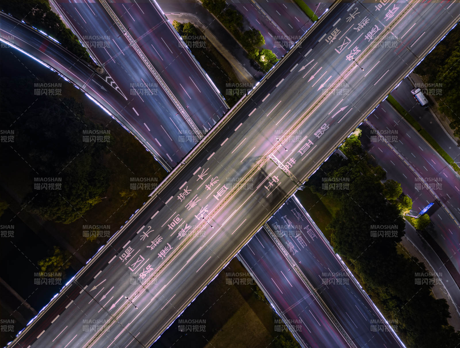 夜幕下的友新立交桥