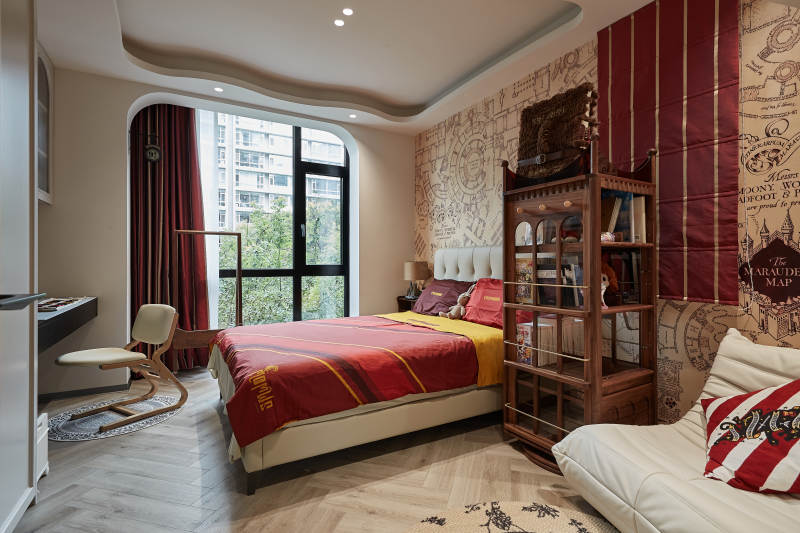 温馨卧室 红黄相间