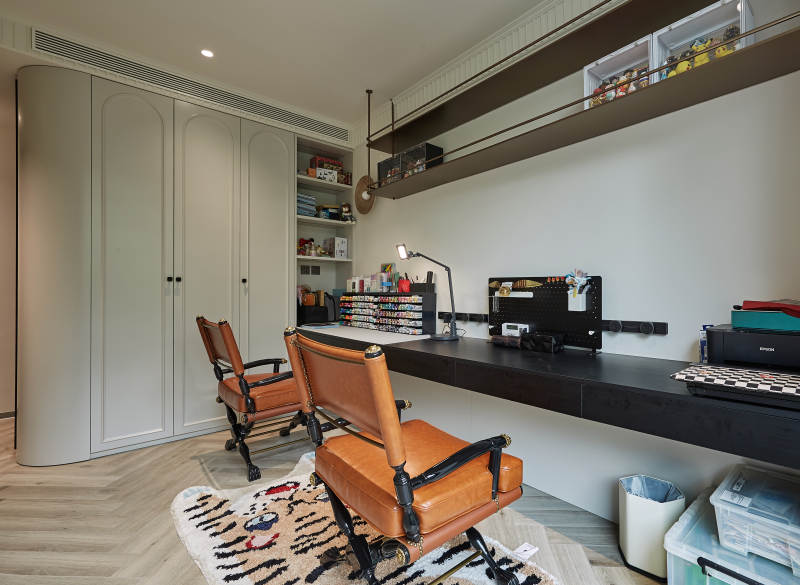 现代简约书房一角