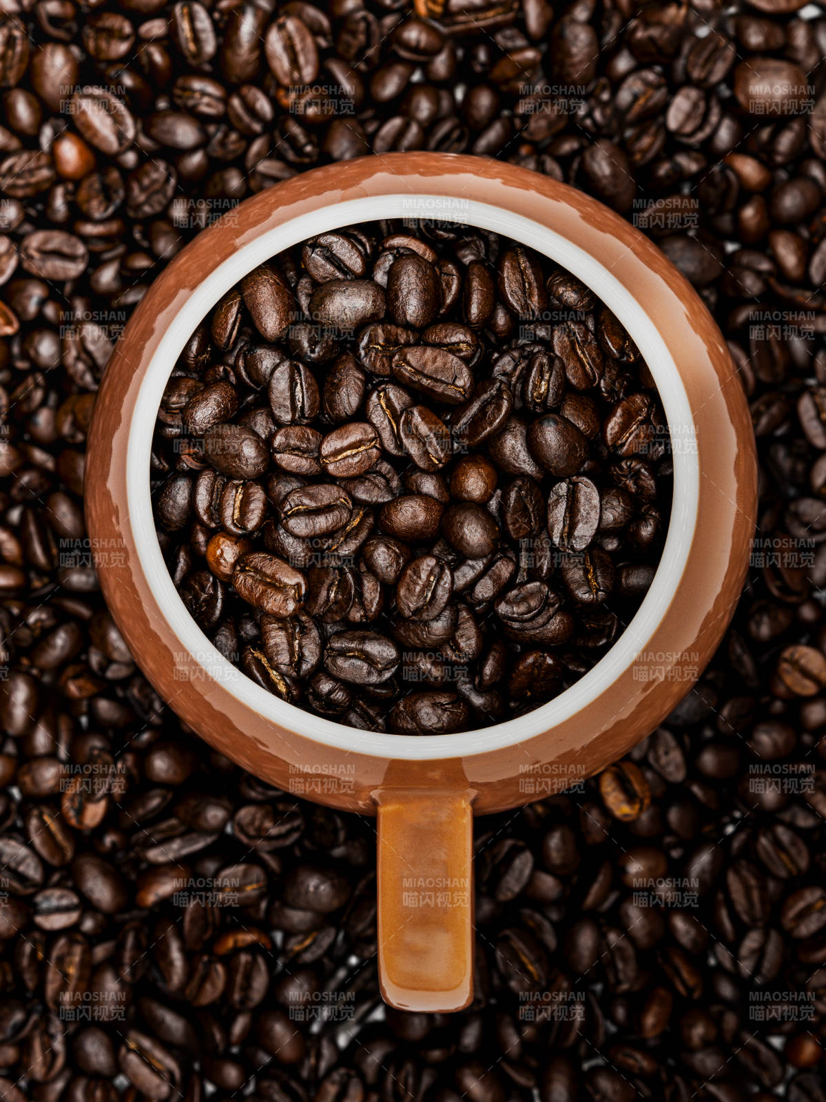 咖啡豆满杯香