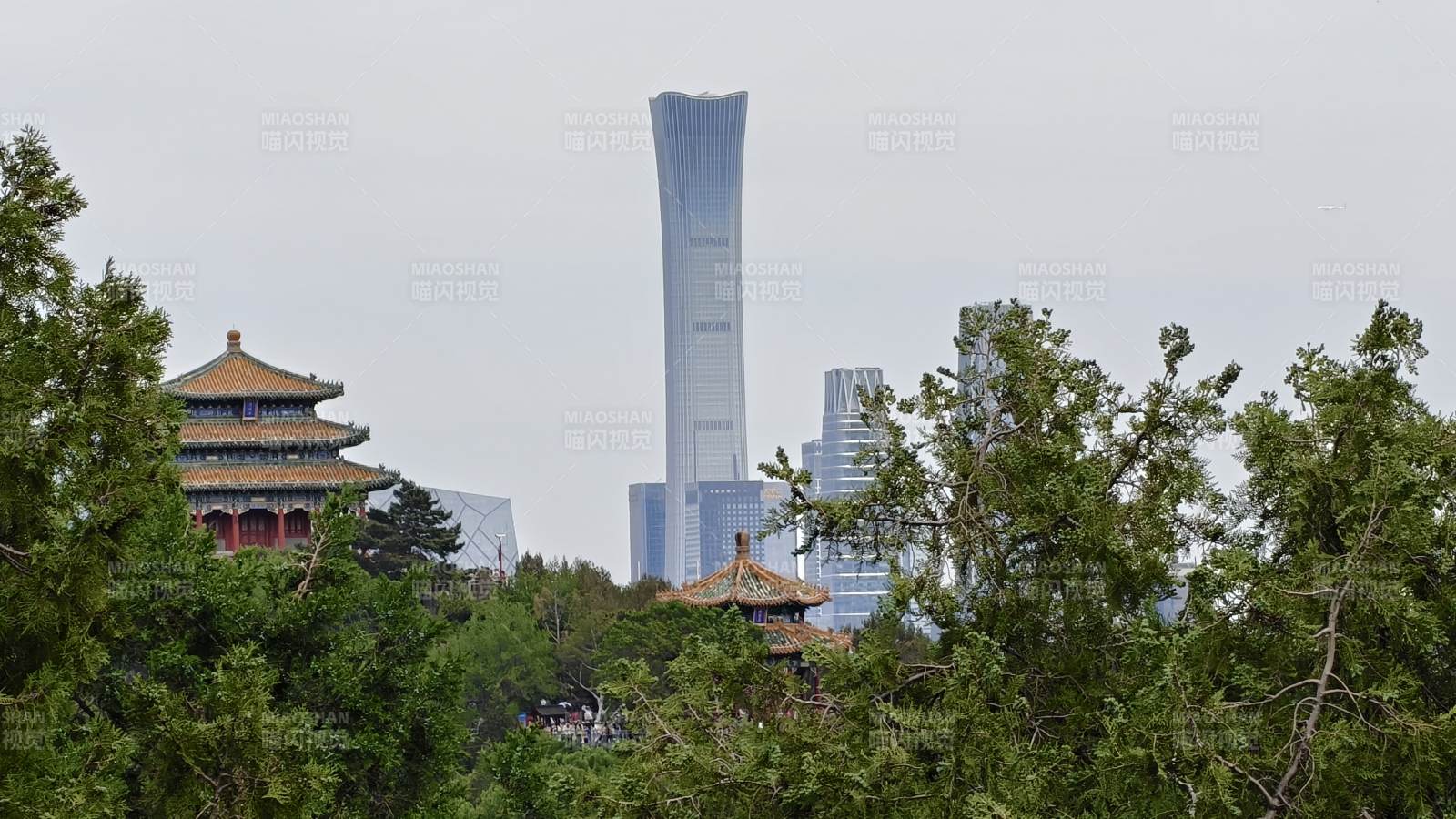 古建筑与现代高楼