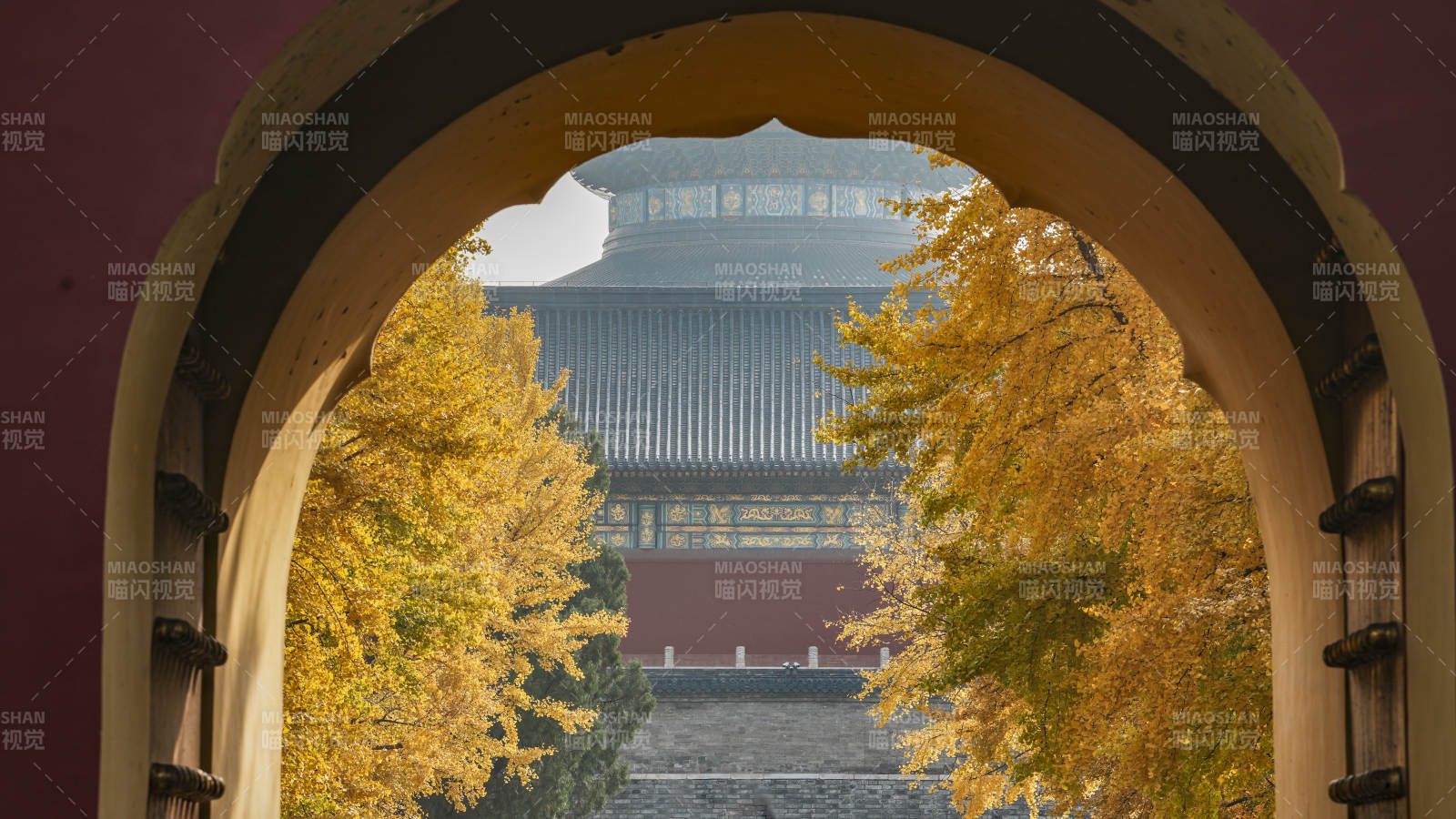 秋色中的天壇古建筑