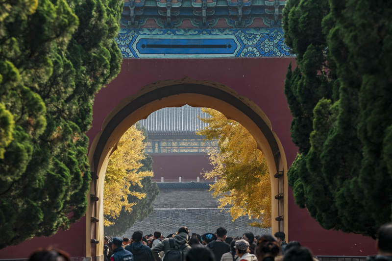 秋日天坛游人如织