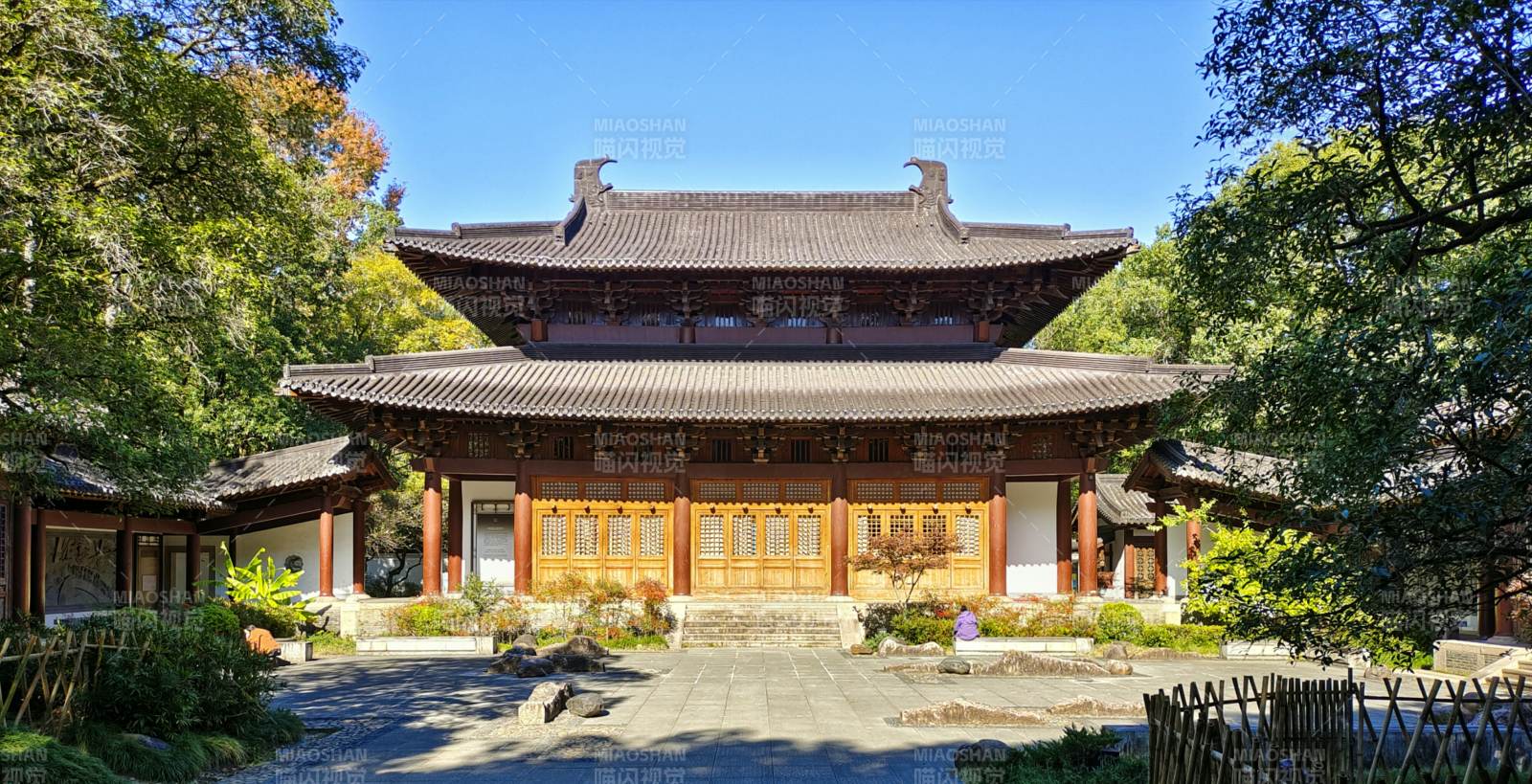 武夷宫古寺秋景静谧