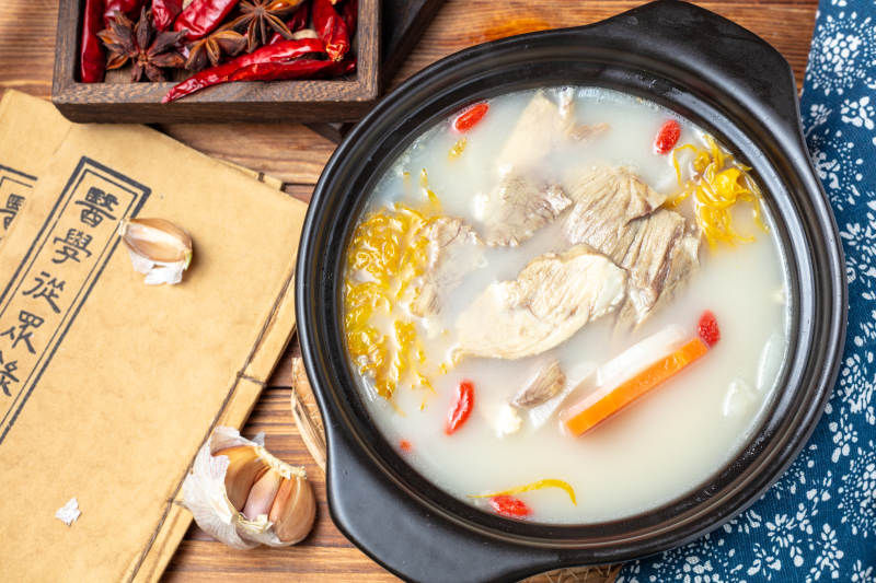 滋补菊花萝卜羊肉汤