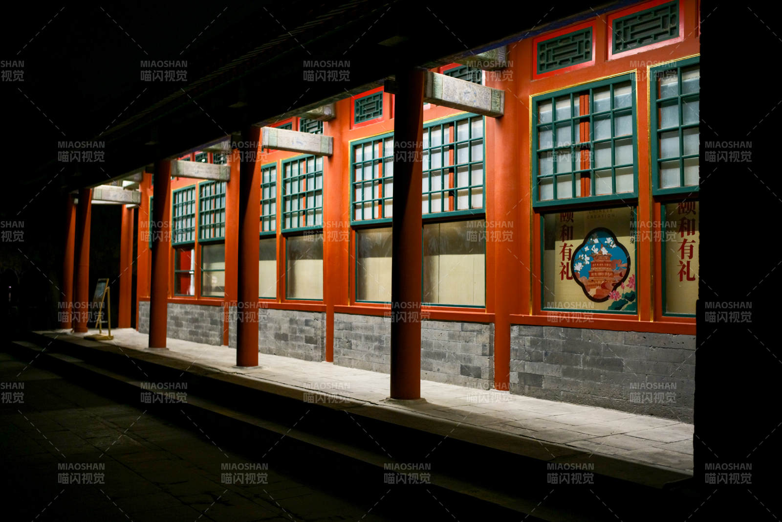 颐和园—夜色中的古建筑长廊