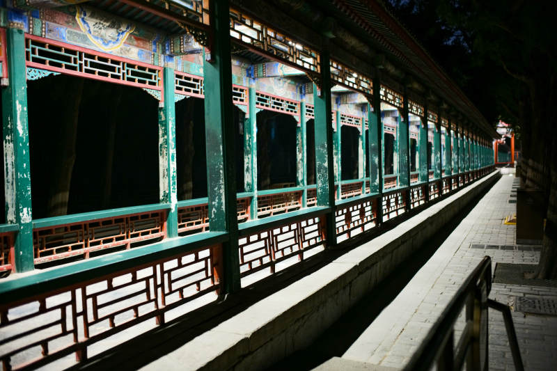 颐和园—长廊夜色静谧