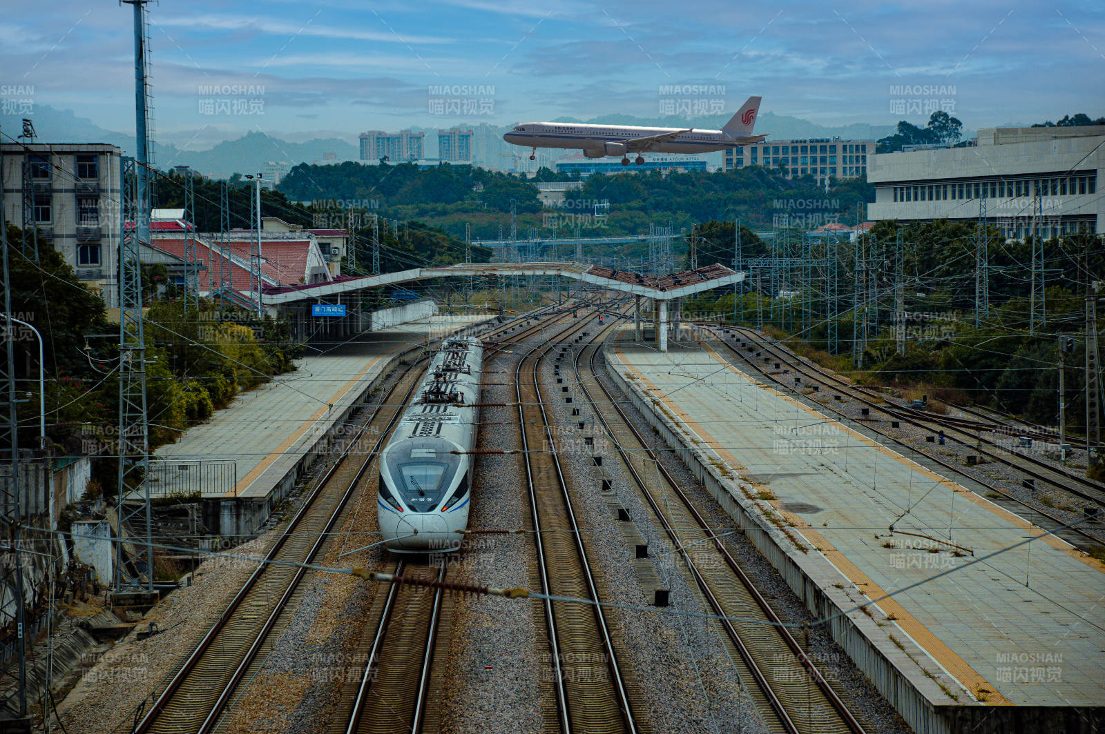 厦门高崎飞机火车同框