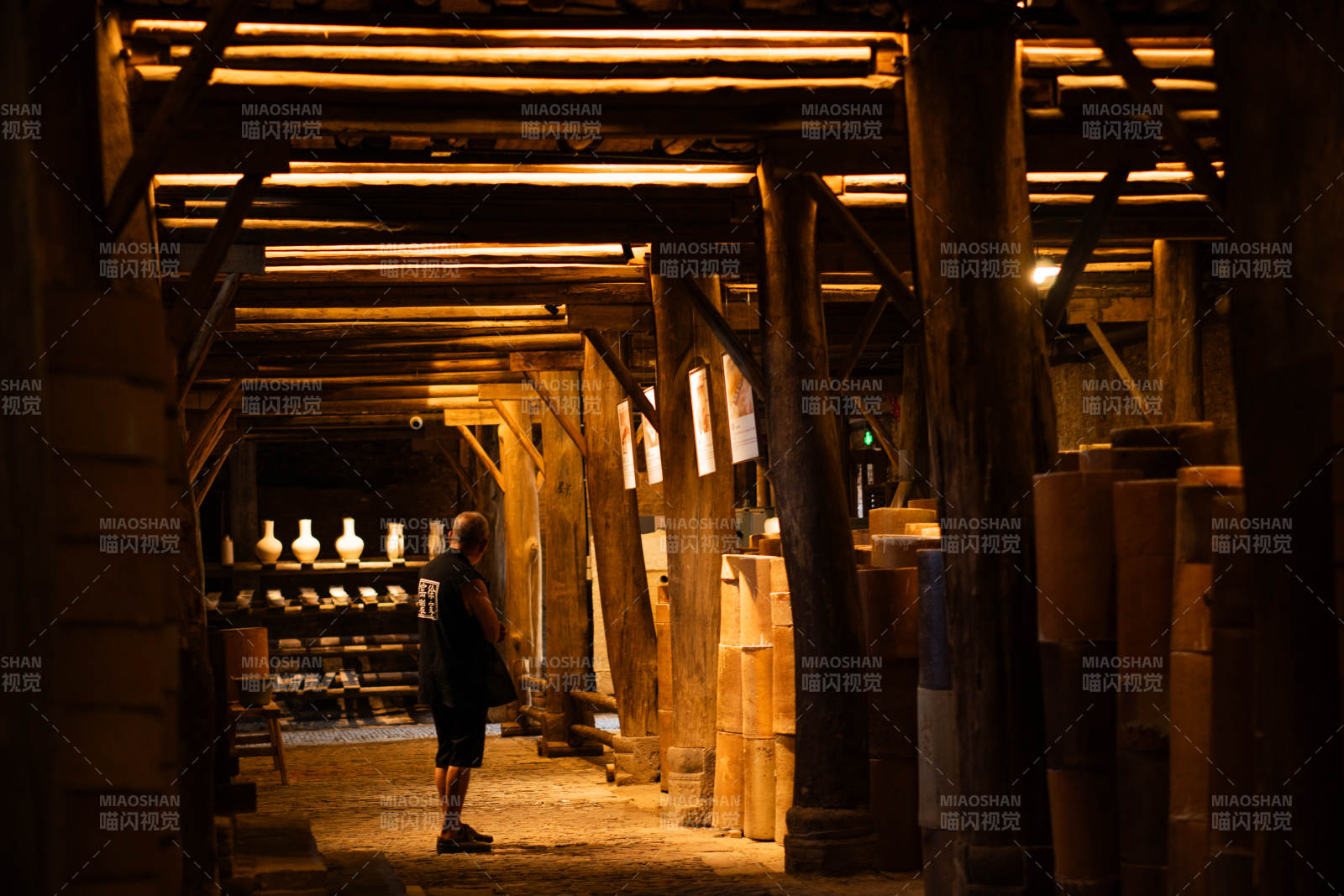 江西景德鎮(zhèn)窯場(chǎng)工人工作剪影