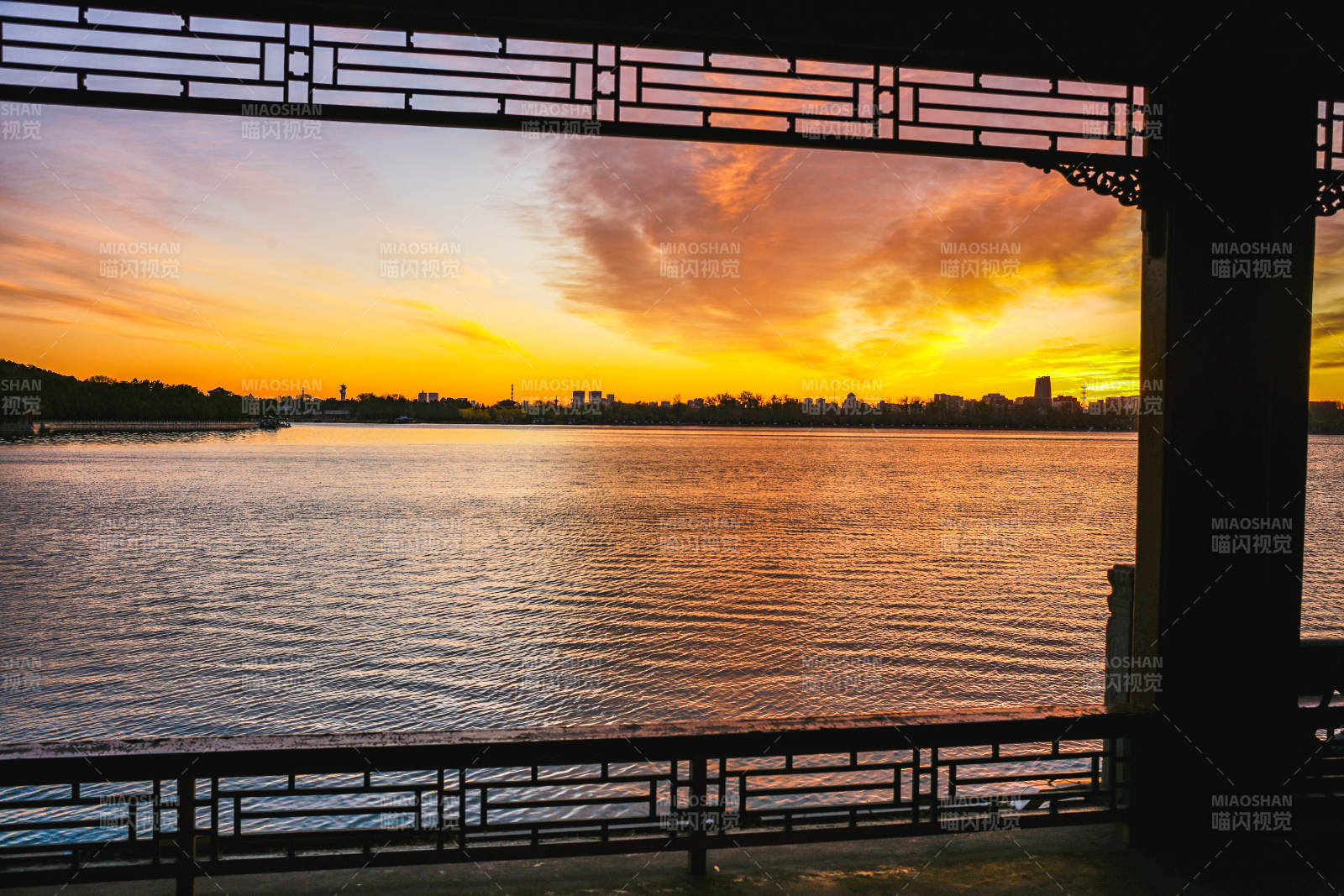 頤和園昆明湖畔夕陽美景