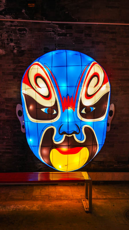 廊坊霸州胜芳古镇脸谱灯饰夜景