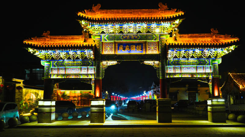 廊坊霸州胜芳古镇文昌阁夜色中的古街牌坊