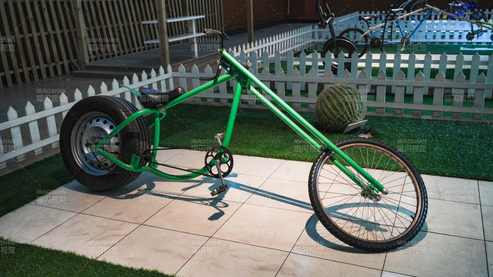 绿色三轮自行车
