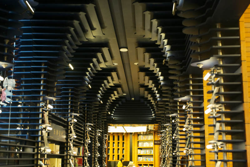 天津钟书阁—现代图书馆的拱形书架