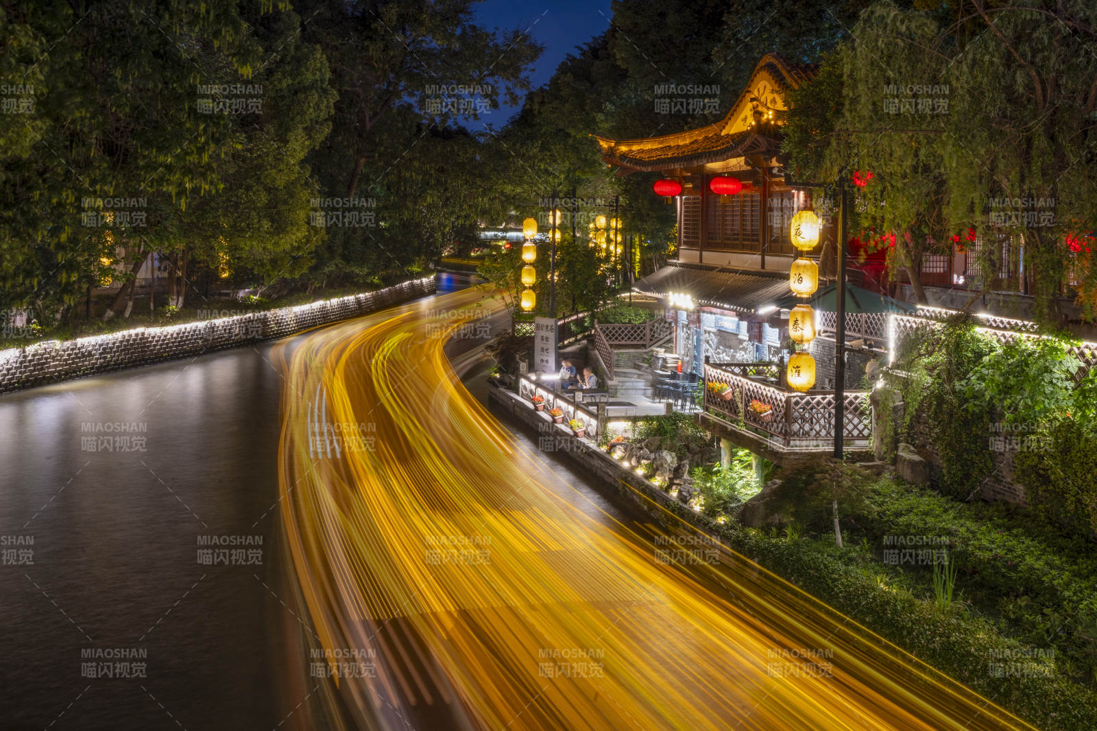 夜泊秦淮古橋流水