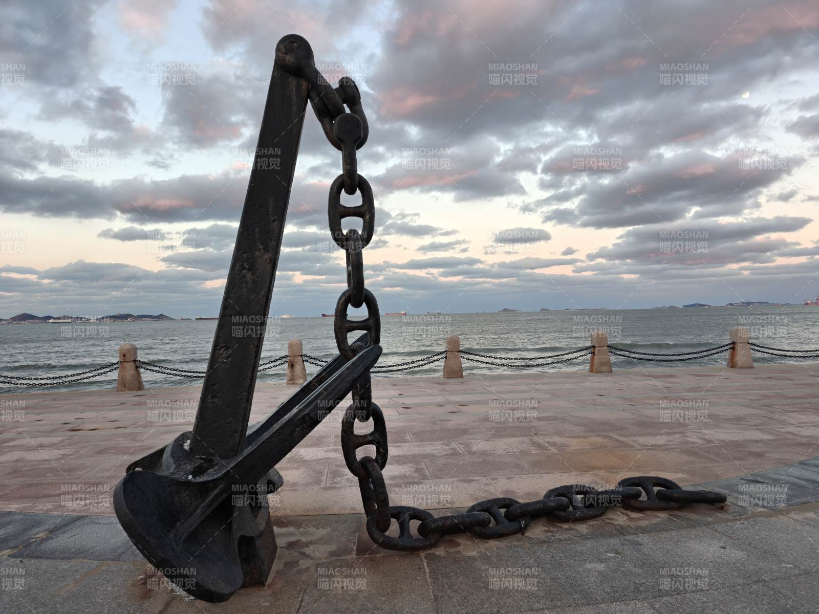 煙臺(tái)濱海廣場(chǎng)船錨雕塑