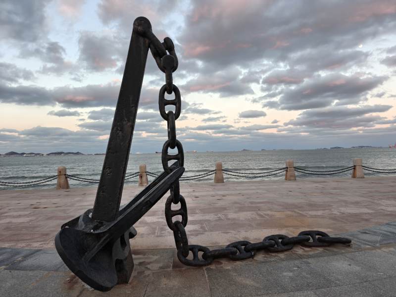 烟台滨海广场船锚雕塑