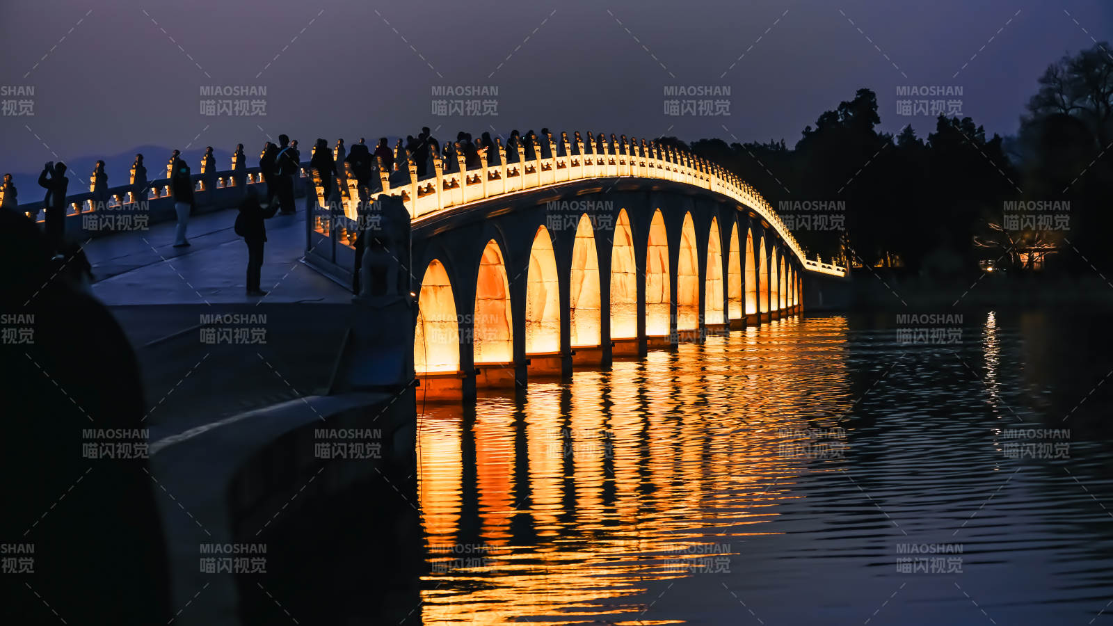 頤和園夜色中的十七孔橋