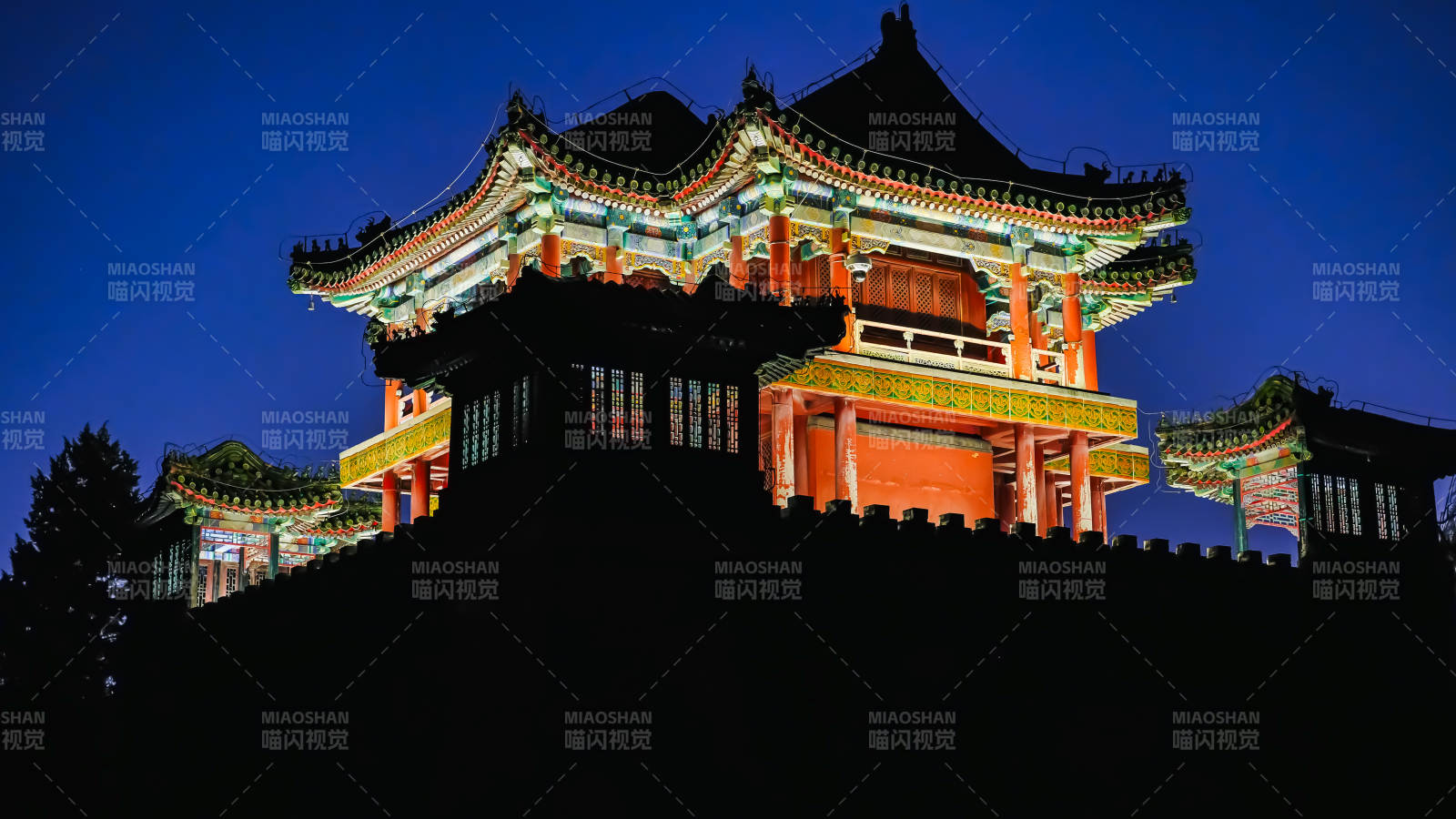 頤和園夜色中的古塔樓